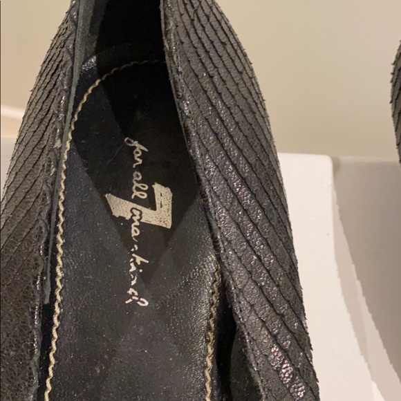 7 for Mankind Black snakeskin flats - Picture 5 of 6